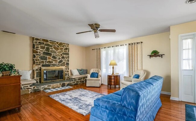 Building Photo - 44 Pocahontas Dr