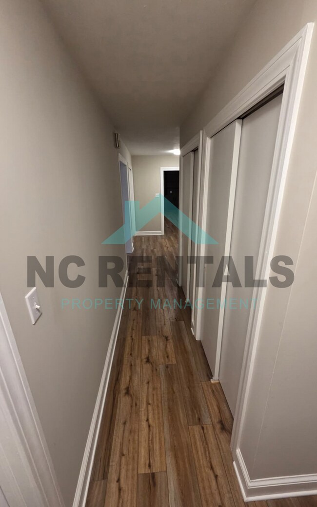 Building Photo - 706 Hedrick Dr