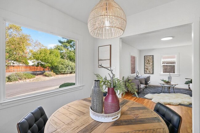 Building Photo - 1021 Leona Ct