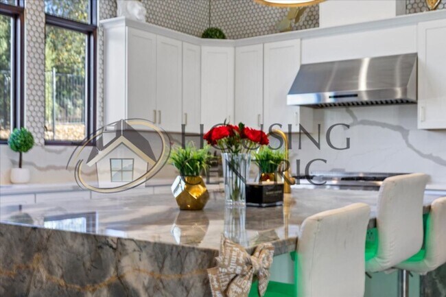 Building Photo - Breathtaking Luxury Custom Rental in Guard Gated Serrano Golf Community!!