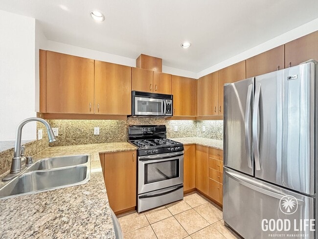 Building Photo - Beautiful 1BD/1BA Condo in Little Italy W/ A/C, W/D, Private Balcony with City Views, Community G...