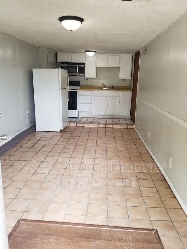 Building Photo - 606 21st St W