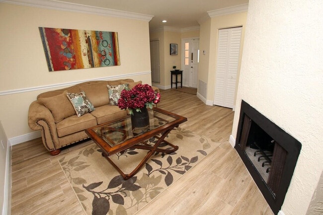 Building Photo - 67 Balfour Rd E