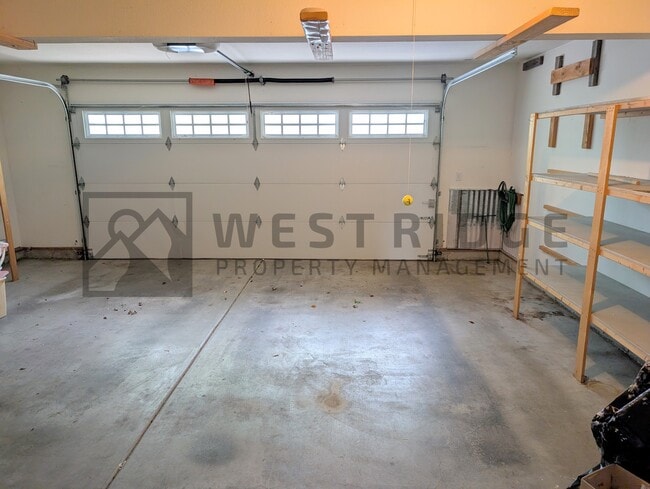 Building Photo - 632 NW Pacific Grove Dr