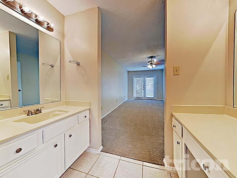 Building Photo - 6922 Clee Ln