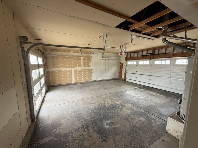 Building Photo - Cute single story 3 bedroom, 2 bath home w...