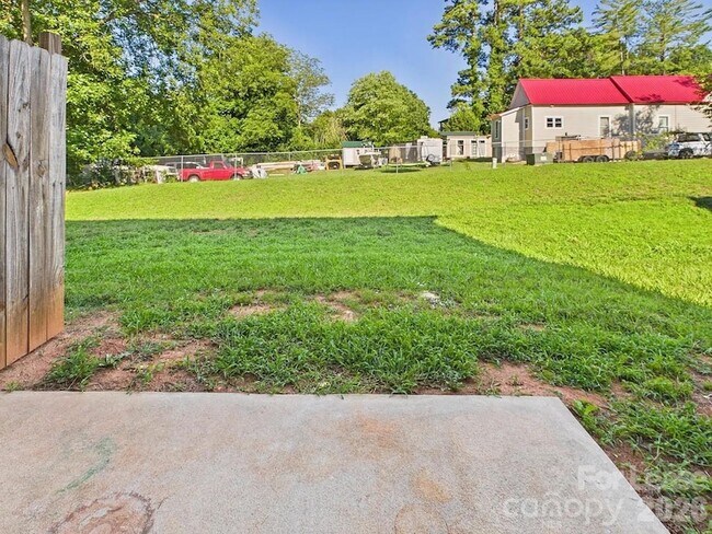Building Photo - 1329 Filbert St