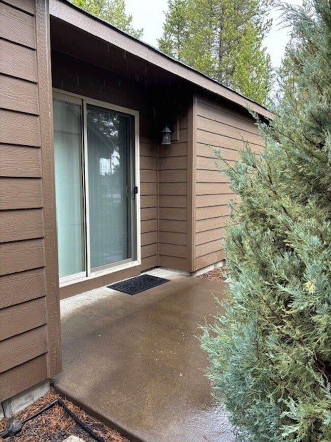 Building Photo - $500 OFF First Month Rent | 12 Month Lease | Crescent Creek Community