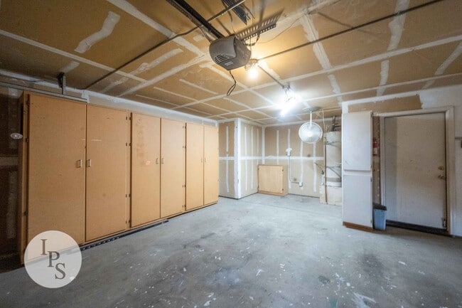 Building Photo - North Fresno Home, 3BR/2BA, Built 1991 – w...