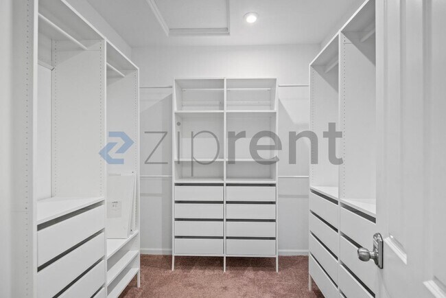 Building Photo - 572 Delicato Dr