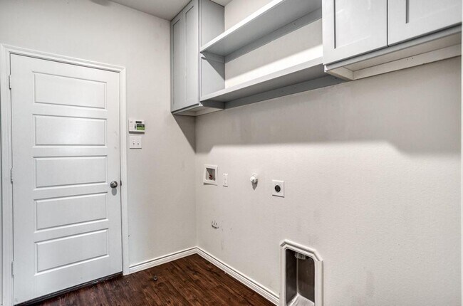 Building Photo - 3204 Brazos Dr E