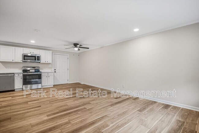 Building Photo - 221 Howell St