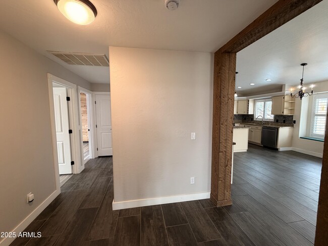 Building Photo - 8461 W Audrey Ln