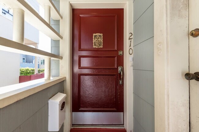 Building Photo - 210 Lone Mountain Terrace