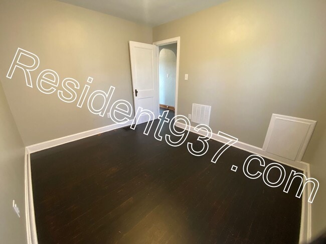 Building Photo - 2 Bed 1 bath home