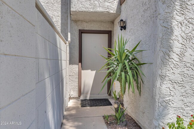 Building Photo - 6816 S Snyder Ln