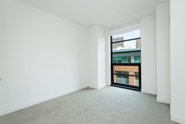 Building Photo - 580 Washington St