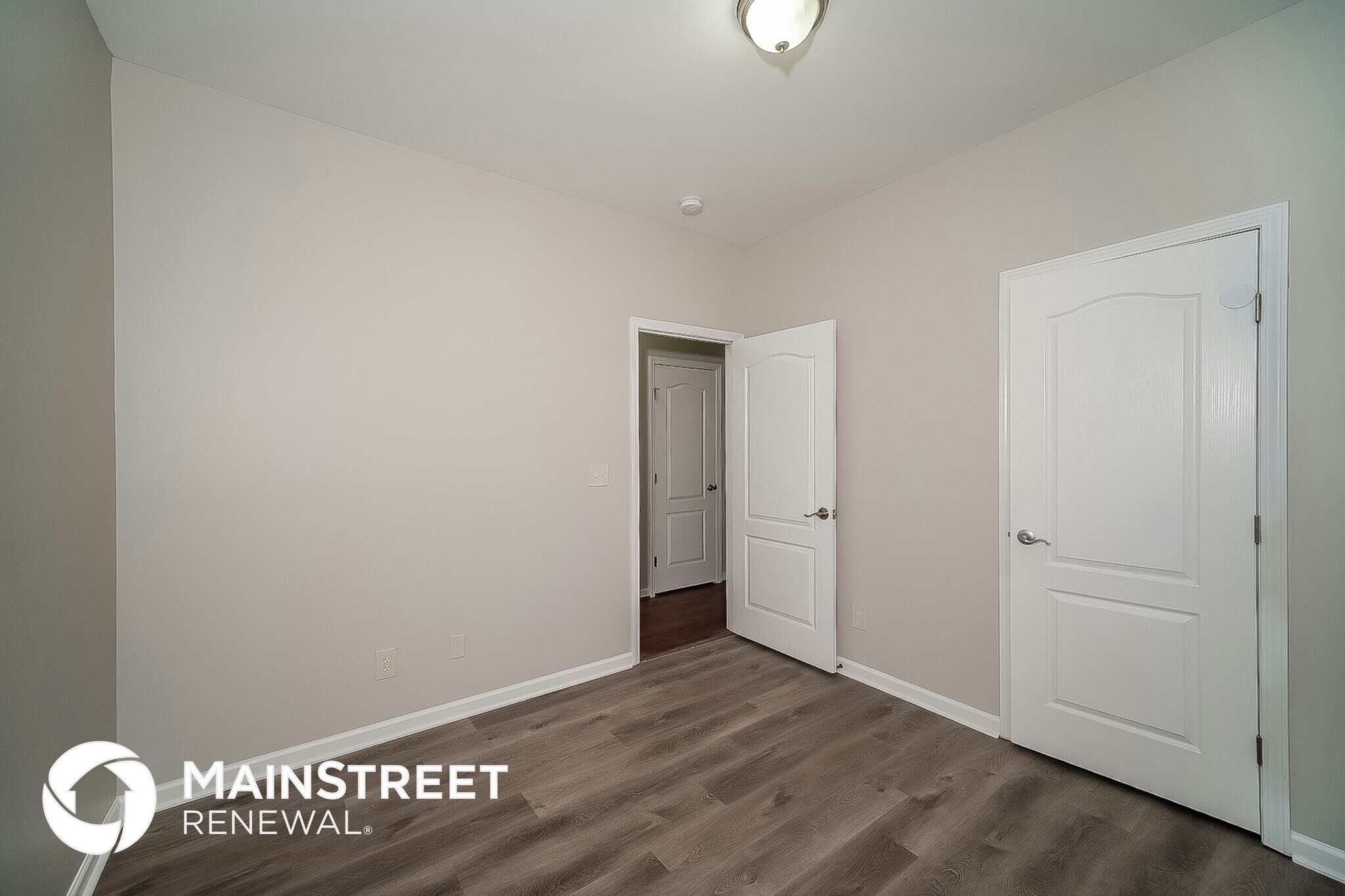 Building Photo - 5263 Promenade Dr