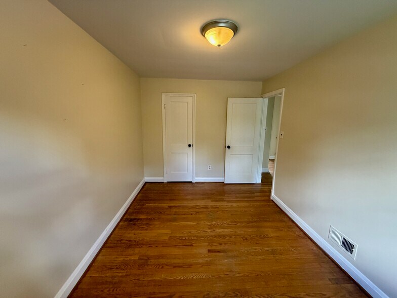 Building Photo - 1644 Thetford Rd