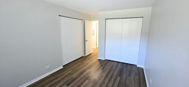 Building Photo - 10 Oak Ave