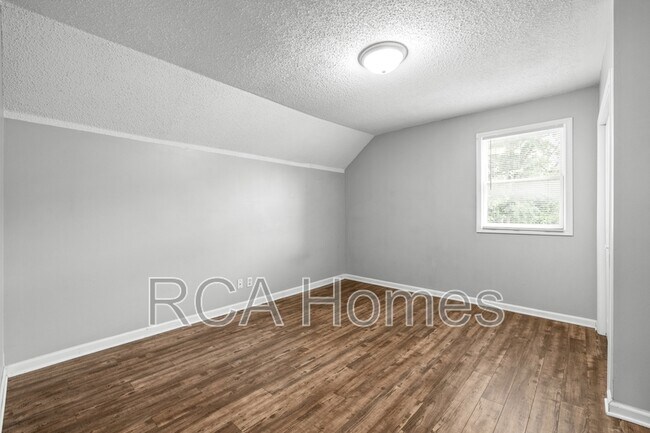 Building Photo - 1533 Draper St