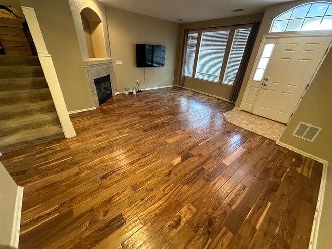 Building Photo - 3 Bed 3 bath Townhome in Castle Rock!