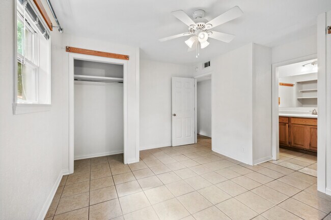 Building Photo - 850 W Kelley St