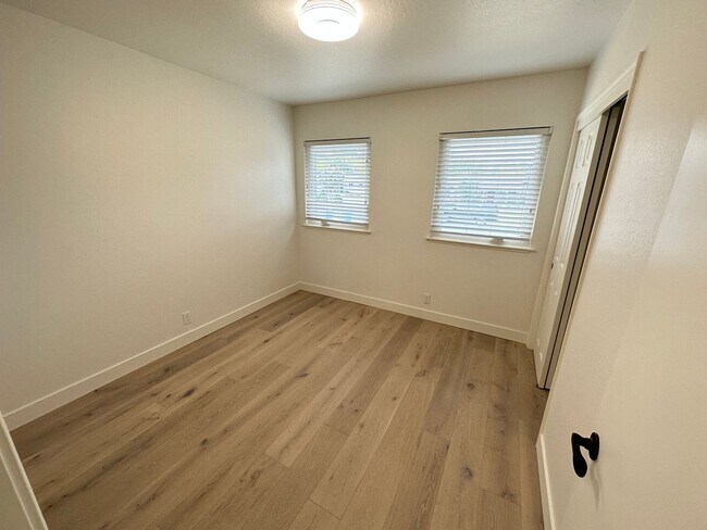 Building Photo - 4 Bed 2 Bath Single Family Home In Walnut Creek (Remodeled)