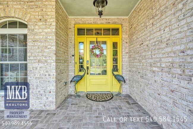 Building Photo - 7621 Nandina Dr