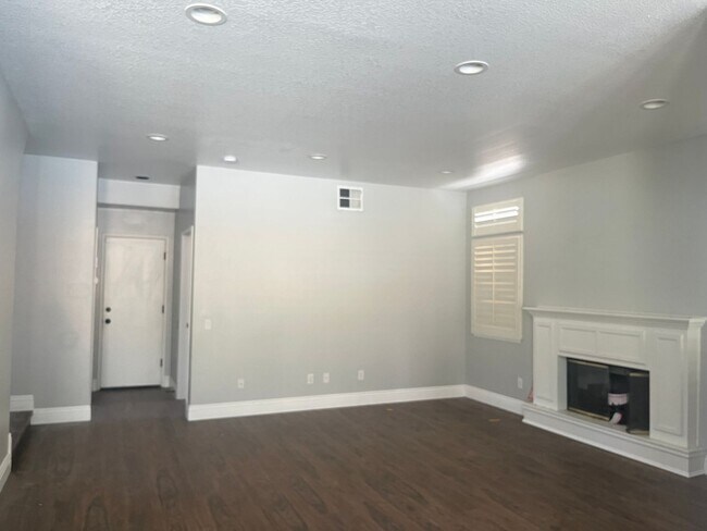 Building Photo - 4 Bedroom/2.5 Bath Home with Pool in Chino...