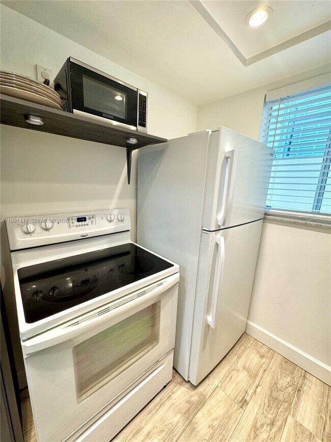 Building Photo - 740 11th St