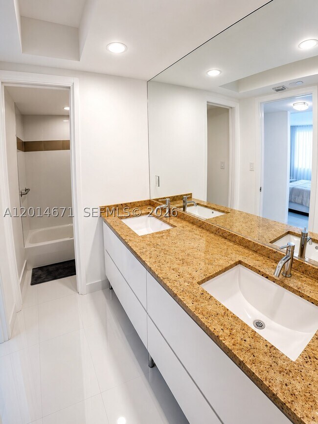 Building Photo - 6917 Collins Ave