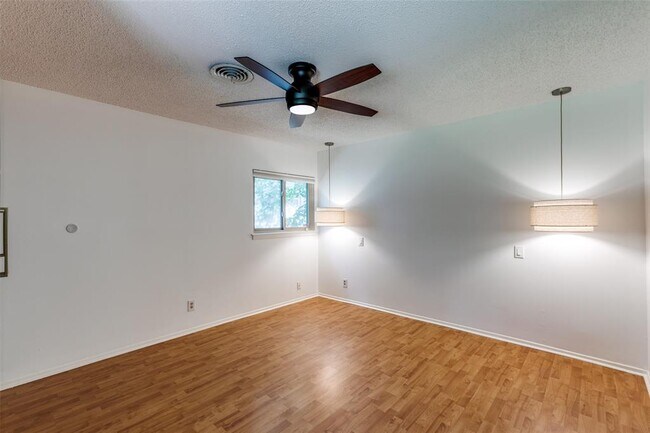 Building Photo - 1903 Boxwood Ct