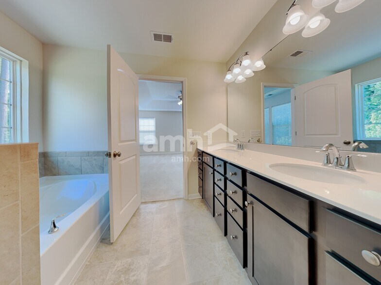 Building Photo - 85 Wando View way