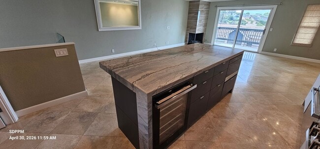 Building Photo - SAN DIEGO / BAY HO - Remodeled Nice 2 Bedroom & 2.5 Bath Townhouse.  AVAILABLE NOW!