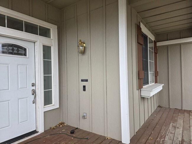 Building Photo - Rare 4 bedroom just moments from RED HAWK