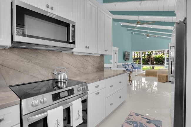 Building Photo - 320 S Ocean Blvd