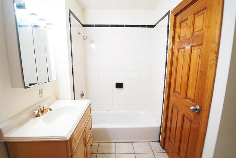 Building Photo - 369 Centre St