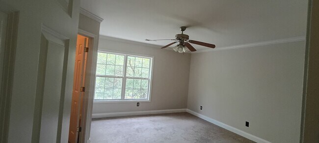 Building Photo - Lovely Townhome in Southeast Columbia