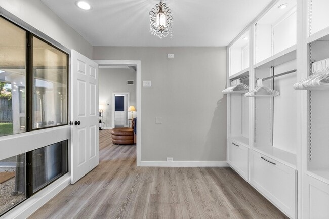 Building Photo - 16831 Thomas Chapel Dr