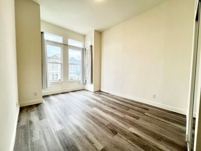 Building Photo - 963 Oak