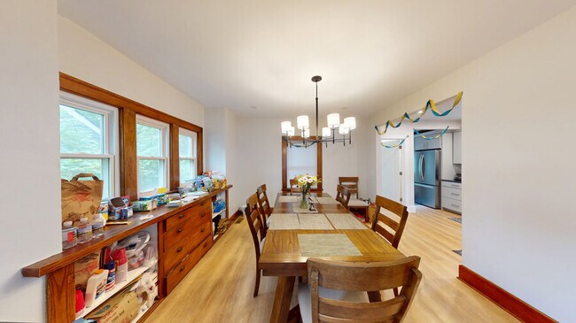 Building Photo - 806 Sylvan Ave