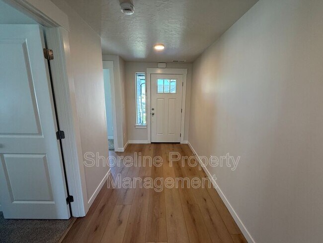 Building Photo - 5563 E Garby St