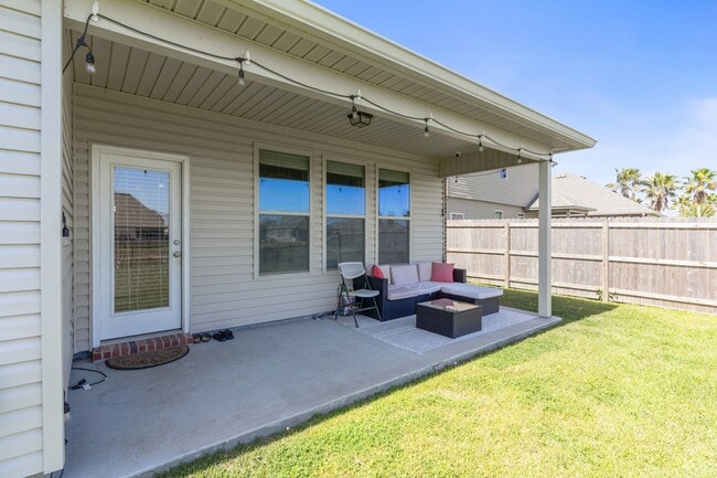 Back Patio - 388 Lakeshore Vlg E