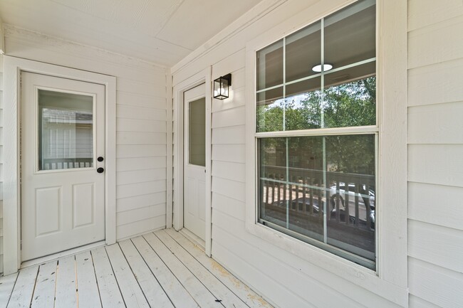 Building Photo - 6310 Mountain Pines Ln
