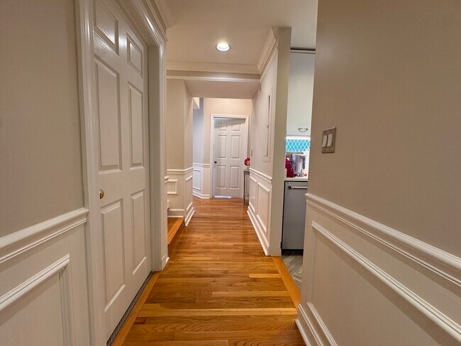 Building Photo - 416 Marlborough St