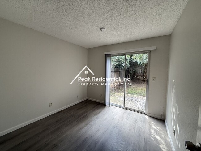 Building Photo - Wonderful 2bd/2ba Fair Oaks Duplex with Garage