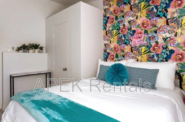 Building Photo - 547 N Sunrise Way