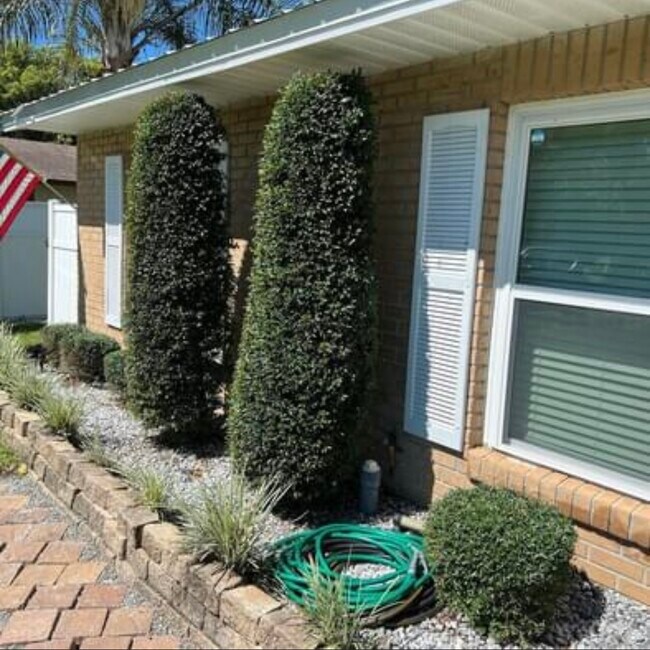 Building Photo - 650 W Blue Lake Ter