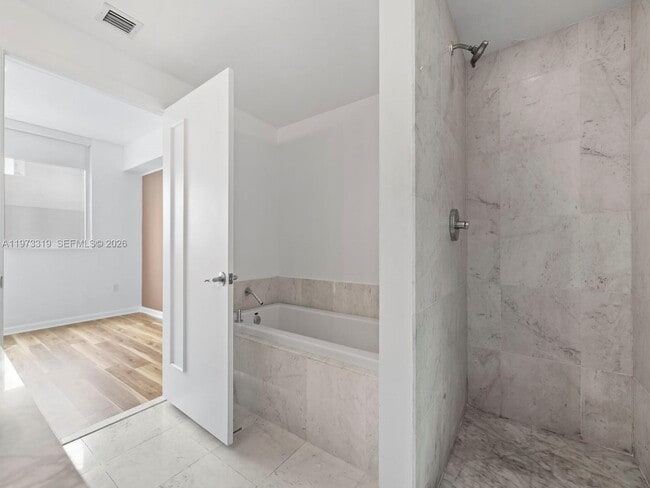 Building Photo - 253 NE 2nd St